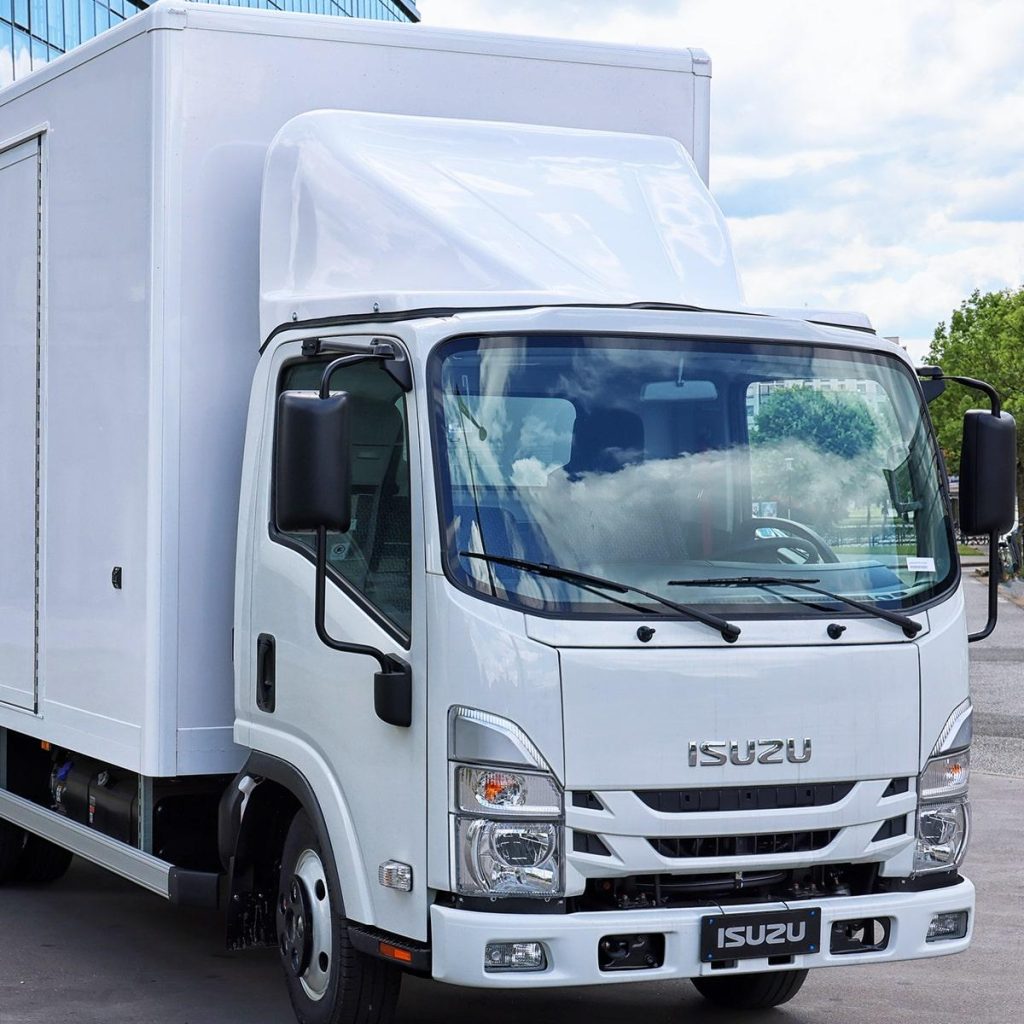 Isuzu M21 - Trucks